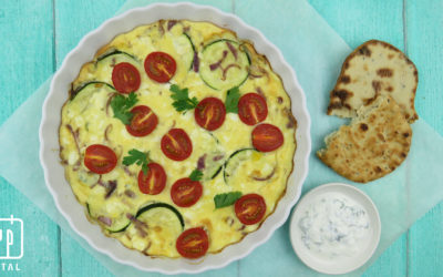 Courgettefrittata met naanbrood en frisse yoghurtdip