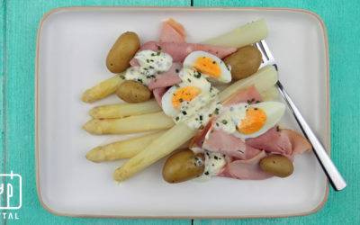 Asperges met ham en bieslooksaus