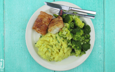 Kabeljauw in rauwe ham met broccoli en aardappelpuree